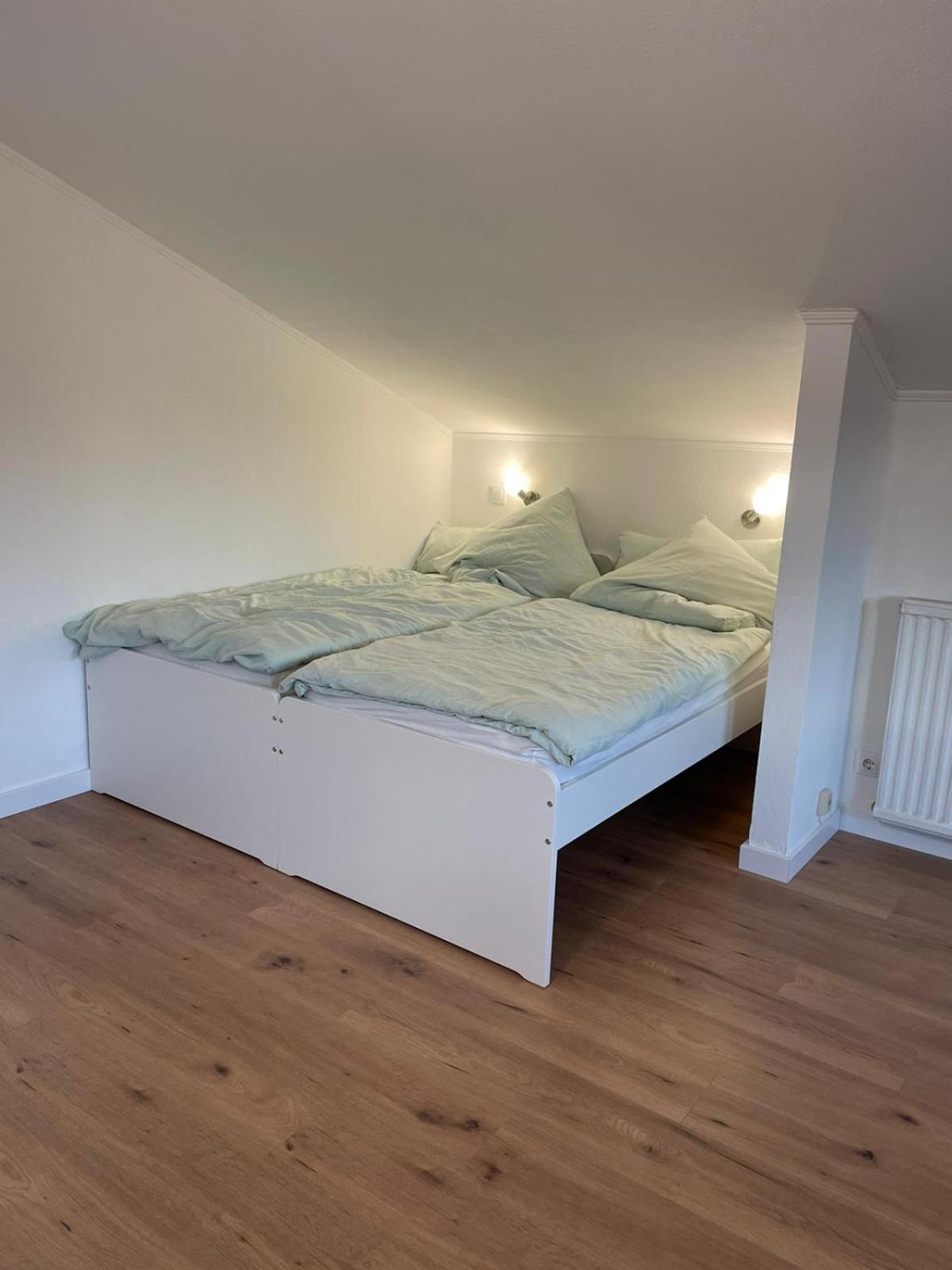 --Renoviert-- Ruhige 1-Zimmer Einliegerwohnung Mit Kueche Und Bad In Grossburgwedel Buitenkant foto