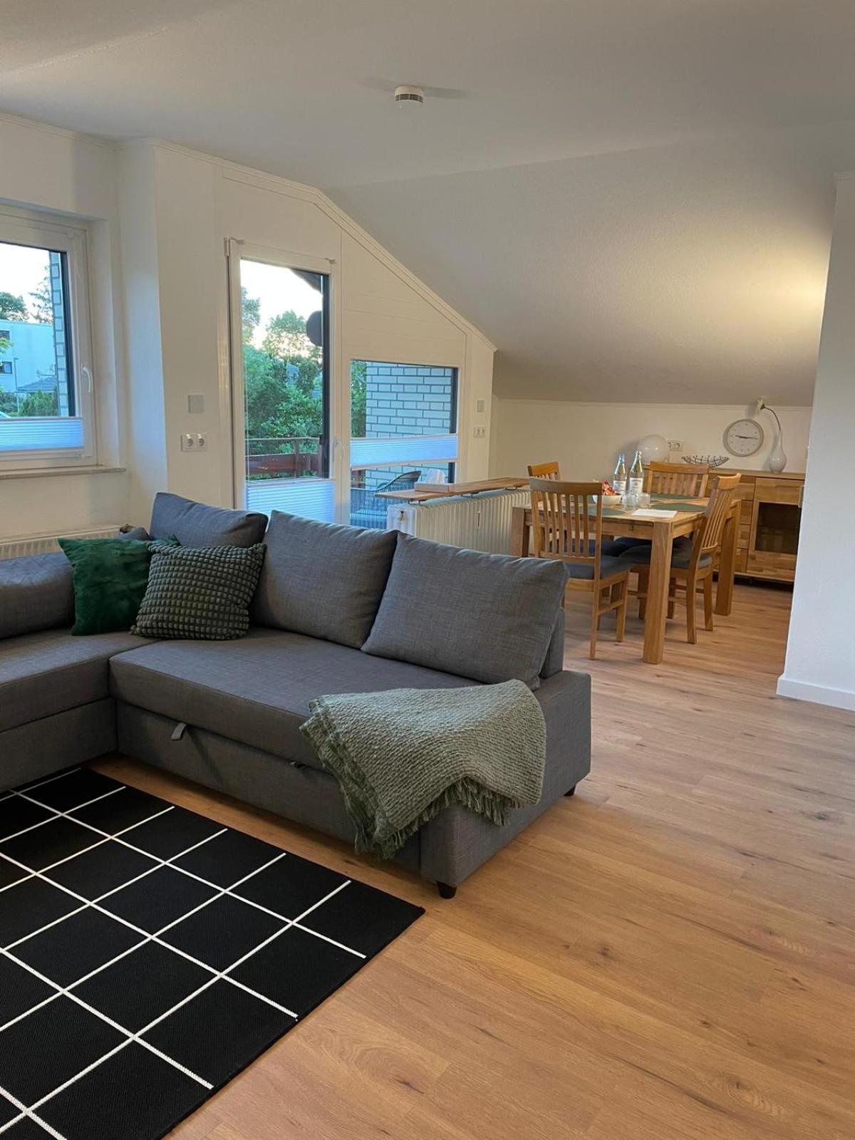 --Renoviert-- Ruhige 1-Zimmer Einliegerwohnung Mit Kueche Und Bad In Grossburgwedel Buitenkant foto